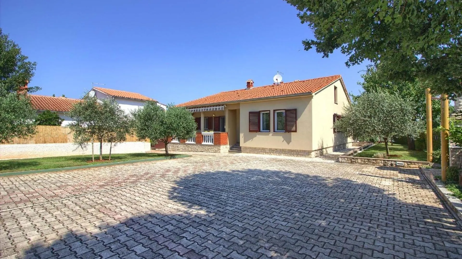 Ferienhaus Mit Privatpool Fuer 8 Personen Ca 100 Qm In Pavicini, Istrien Suedkueste Von Istrien 0*, Pavicini Croatia