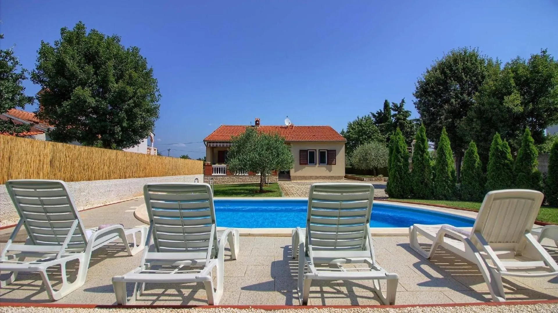 Kontakte von Ferienhaus Mit Privatpool Fuer 8 Personen Ca 100 Qm In Pavicini, Istrien Suedkueste Von Istrien