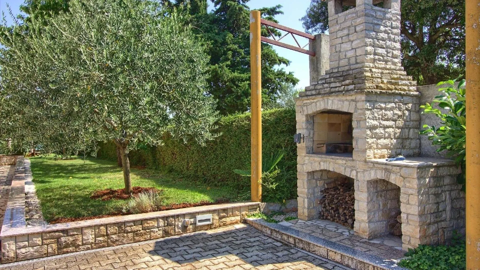 Ferienhaus Mit Privatpool Fuer 8 Personen Ca 100 Qm In Pavicini, Istrien Suedkueste Von Istrien